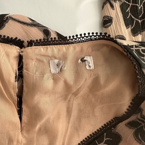 DO+BE Black and Cream Blouse Top V neck Lace  All Over Floral Print S NWOT - Picture 9 of 10